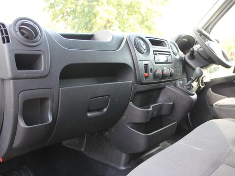 Renault Master 2.3 dCi 35 Business FWD MWB Medium Roof Euro 6 5dr 15