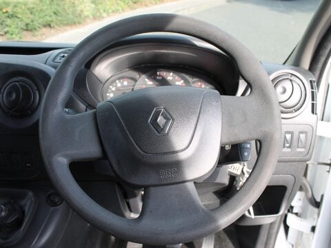 Renault Master 2.3 dCi 35 Business FWD MWB Medium Roof Euro 6 5dr 23