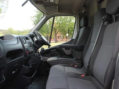 Renault Master 2.3 dCi 35 Business FWD MWB Medium Roof Euro 6 5dr 13