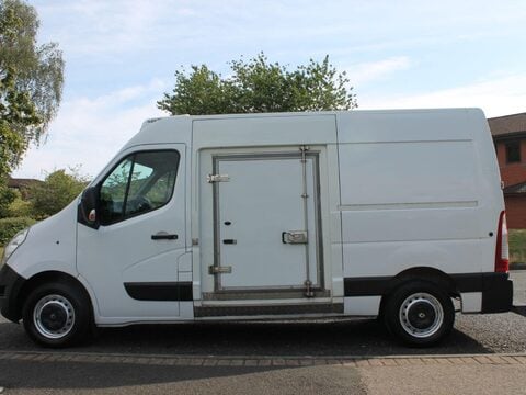 Renault Master 2.3 dCi 35 Business FWD MWB Medium Roof Euro 6 5dr 7