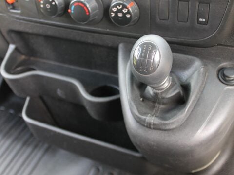 Renault Master 2.3 dCi 35 Business FWD MWB Medium Roof Euro 6 5dr 21