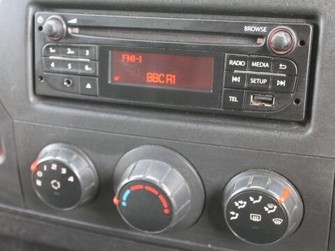 Renault Master 2.3 dCi 35 Business FWD MWB Medium Roof Euro 6 5dr 20