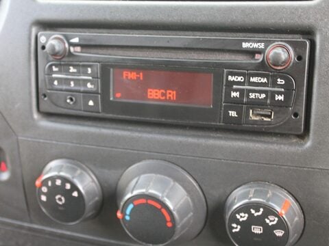 Renault Master 2.3 dCi 35 Business FWD MWB Medium Roof Euro 6 5dr 19