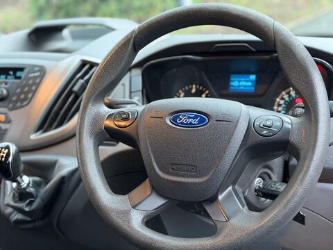 Ford Transit 2.2 TDCi 460 HDT L4 H3 4dr (18 seats) 26