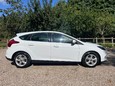 Ford Focus 1.6 Zetec Euro 5 5dr 8