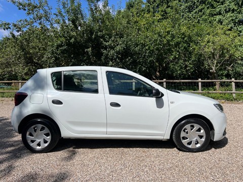 Dacia Sandero 1.0 SCe Essential Euro 6 5dr 11