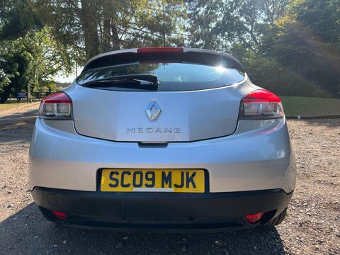 Renault Megane 1.6 16V Expression Euro 5 3dr 4