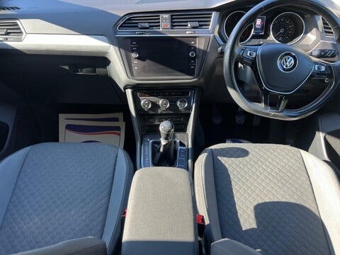 Volkswagen Tiguan 2.0 TDI SE Navigation Euro 6 (s/s) 5dr 25