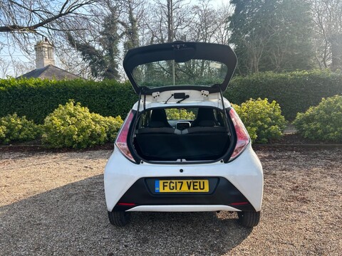 Toyota Aygo 1.0 VVT-i x-play Euro 6 5dr 9