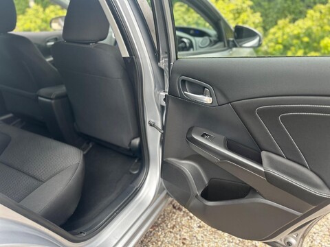 Honda Civic 1.8 i-VTEC SE Plus (Navi) Euro 6 (s/s) 5dr 33