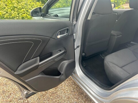 Honda Civic 1.8 i-VTEC SE Plus (Navi) Euro 6 (s/s) 5dr 34