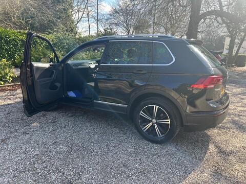 Volkswagen Tiguan 2.0 TDI BlueMotion Tech SE Navigation Euro 6 (s/s) 5dr 8