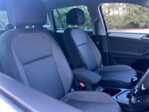 Volkswagen Tiguan 2.0 TDI BlueMotion Tech SE Navigation Euro 6 (s/s) 5dr 23