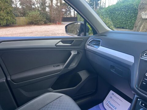Volkswagen Tiguan 2.0 TDI BlueMotion Tech SE Navigation Euro 6 (s/s) 5dr 38