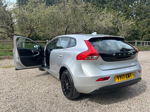 Volvo V40 2.0 D2 Momentum Nav Plus Euro 6 (s/s) 5dr 4