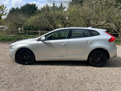 Volvo V40 2.0 D2 Momentum Nav Plus Euro 6 (s/s) 5dr 7