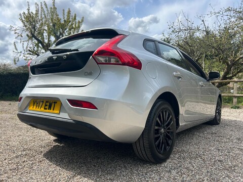 Volvo V40 2.0 D2 Momentum Nav Plus Euro 6 (s/s) 5dr 11