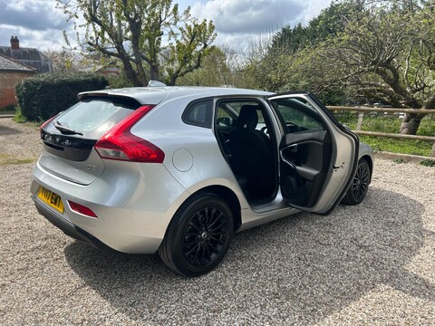 Volvo V40 2.0 D2 Momentum Nav Plus Euro 6 (s/s) 5dr 12