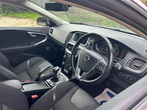 Volvo V40 2.0 D2 Momentum Nav Plus Euro 6 (s/s) 5dr 16