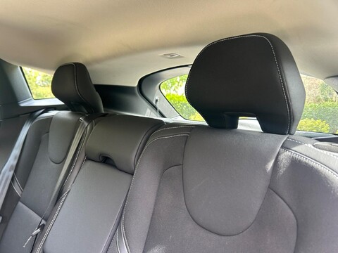Volvo V40 2.0 D2 Momentum Nav Plus Euro 6 (s/s) 5dr 21