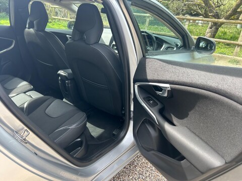 Volvo V40 2.0 D2 Momentum Nav Plus Euro 6 (s/s) 5dr 32