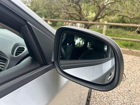Volvo V40 2.0 D2 Momentum Nav Plus Euro 6 (s/s) 5dr 39