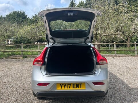 Volvo V40 2.0 D2 Momentum Nav Plus Euro 6 (s/s) 5dr 41