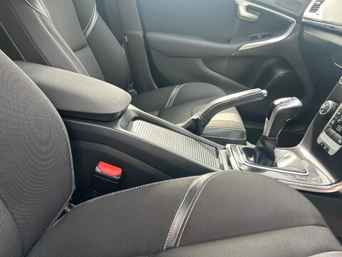 Volvo V40 2.0 D2 Momentum Nav Plus Euro 6 (s/s) 5dr 45