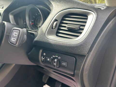 Volvo V40 2.0 D2 Momentum Nav Plus Euro 6 (s/s) 5dr 59