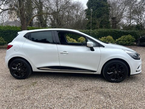 Renault Clio 0.9 TCe Iconic Euro 6 (s/s) 5dr 11