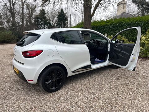 Renault Clio 0.9 TCe Iconic Euro 6 (s/s) 5dr 14