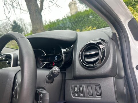 Renault Clio 0.9 TCe Iconic Euro 6 (s/s) 5dr 18