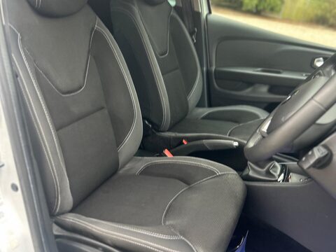 Renault Clio 0.9 TCe Iconic Euro 6 (s/s) 5dr 23
