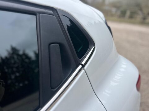 Renault Clio 0.9 TCe Iconic Euro 6 (s/s) 5dr 47