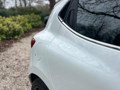 Renault Clio 0.9 TCe Iconic Euro 6 (s/s) 5dr 61