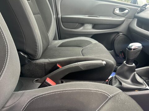 Renault Clio 0.9 TCe Iconic Euro 6 (s/s) 5dr 66