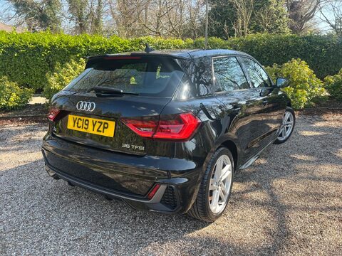 Audi A1 1.5 TFSI 35 S line Sportback Euro 6 (s/s) 5dr 11