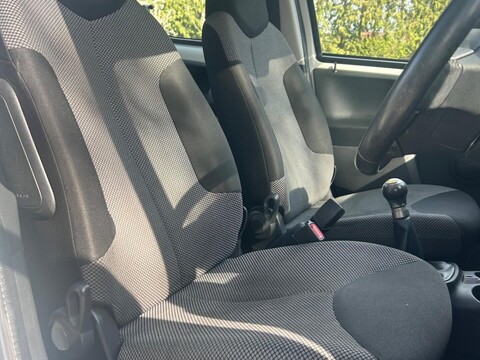 Toyota Aygo 1.0 VVT-i Move Euro 5 5dr 22