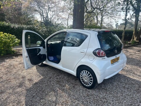 Toyota Aygo 1.0 VVT-i Move Euro 5 5dr 8