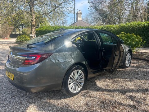 Vauxhall Insignia 2.0 CDTi Tech Line Auto Euro 6 5dr 12