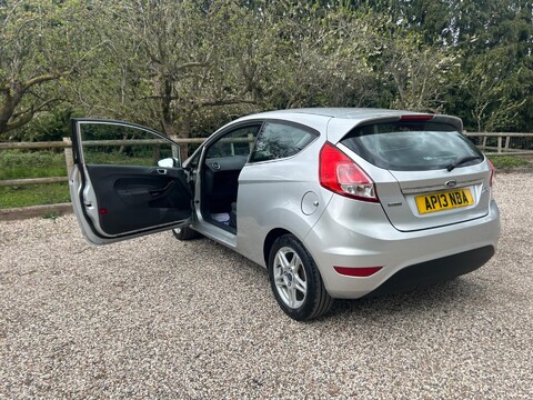 Ford Fiesta 1.0T EcoBoost Zetec Euro 5 (s/s) 3dr 4