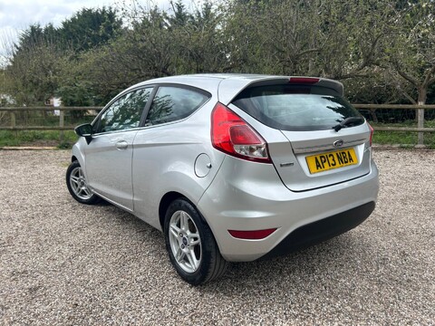Ford Fiesta 1.0T EcoBoost Zetec Euro 5 (s/s) 3dr 5