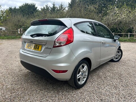 Ford Fiesta 1.0T EcoBoost Zetec Euro 5 (s/s) 3dr 10