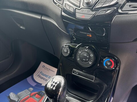 Ford Fiesta 1.0T EcoBoost Zetec Euro 5 (s/s) 3dr 12
