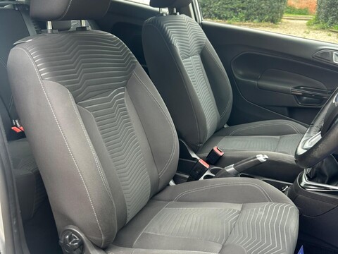Ford Fiesta 1.0T EcoBoost Zetec Euro 5 (s/s) 3dr 18