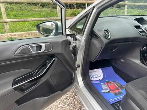 Ford Fiesta 1.0T EcoBoost Zetec Euro 5 (s/s) 3dr 25