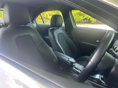 Mercedes-Benz A Class 1.3 A200 Sport (Executive) Euro 6 (s/s) 4dr 17