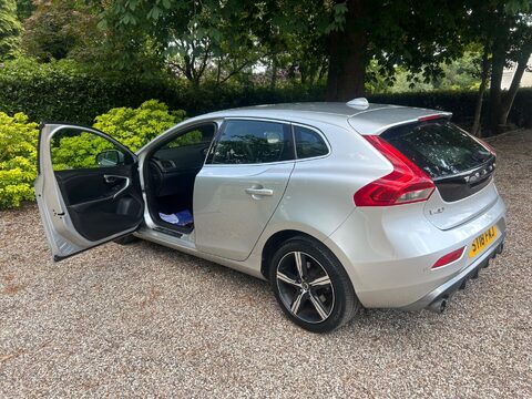 Volvo V40 2.0 T2 R-Design Nav Plus Euro 6 (s/s) 5dr 7