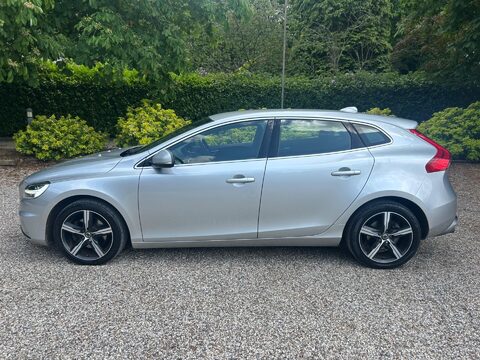 Volvo V40 2.0 T2 R-Design Nav Plus Euro 6 (s/s) 5dr 8