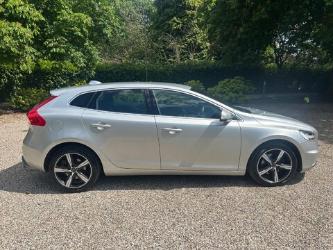 Volvo V40 2.0 T2 R-Design Nav Plus Euro 6 (s/s) 5dr 10